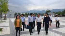 省委教育工委  省教育廳督查組赴我市督查秋季開學(xué)及校園安全工作 副巡視員羅侃淳看望并慰問優(yōu)秀教師代表